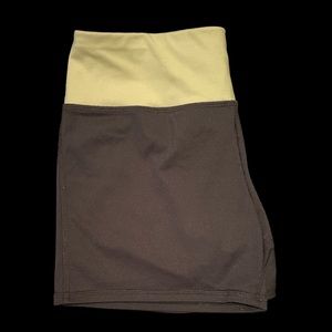 Hollister Black and Yellow Yoga Shorts Size Small